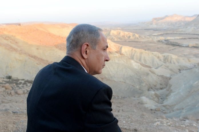 Statsminister Benjamin Netanyahu på besøk i kibbutz Sde Boker i Negev-ørkenen. (Foto: Kobi Gideon, Prime Minister of Israel, flickr.com) Statsminister Benjamin Netanyahu på besøk i kibbutz Sde Boker i Negev-ørkenen. (Foto: Kobi Gideon, Prime Minister of Israel, flickr.com)