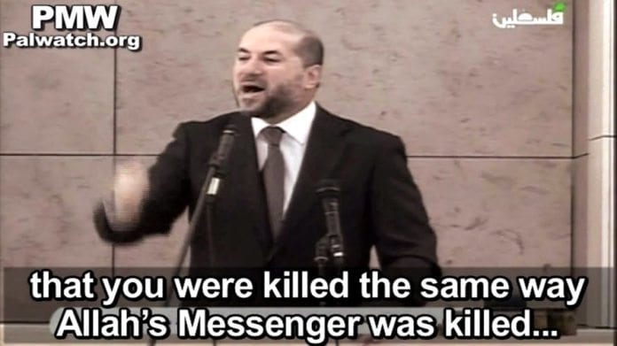 PAs religionsminister Al-Habbash anklager Israel for å ha drept Yasser Arafat, og drar fram gamle anklager om at også profeten Muhammed ble drept av forgiftning av jøder. (Skjermdump fra PA TV, via PMW) PAs religionsminister Al-Habbash anklager Israel for å ha drept Yasser Arafat, og drar fram gamle anklager om at også profeten Muhammed ble drept av forgiftning av jøder. (Skjermdump fra PA TV, via PMW)
