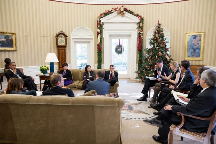 Stabsmøte i Det ovale kontoret i Det hvite hus, november 2012. (Illustrasjon: The White House, flickr.com) Stabsmøte i Det ovale kontoret i Det hvite hus, november 2012. (Illustrasjon: The White House, flickr.com)