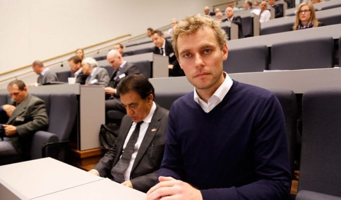 Ola Borten Moe (Sp) talte på Israel Energy Conference i Stavanger. I bakgrunnen Israels ambassadør Naim Araidi og andre konferansedeltakere. (Foto: Tor-Bjørn Nordgaard) Ola Borten Moe (Sp) talte på Israel Energy Conference i Stavanger. I bakgrunnen Israels ambassadør Naim Araidi og andre konferansedeltakere. (Foto: Tor-Bjørn Nordgaard)