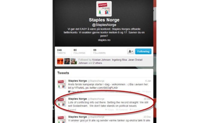 Skjermdump fra Twitter-kontoen til Staples Norge. 30. desember kom meldingen om at Staples fortsatt selger Sodastream. Skjermdump fra Twitter-kontoen til Staples Norge. 30. desember kom meldingen om at Staples fortsatt selger Sodastream.