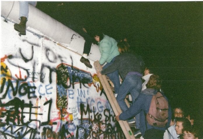 Det er fundamentale forskjeller mellom Berlin-muren og Israels barriere på Vestbredden. (Foto: Gavin Stewart, flickr.com) Det er fundamentale forskjeller mellom Berlin-muren og Israels barriere på Vestbredden. (Foto: Gavin Stewart, flickr.com)