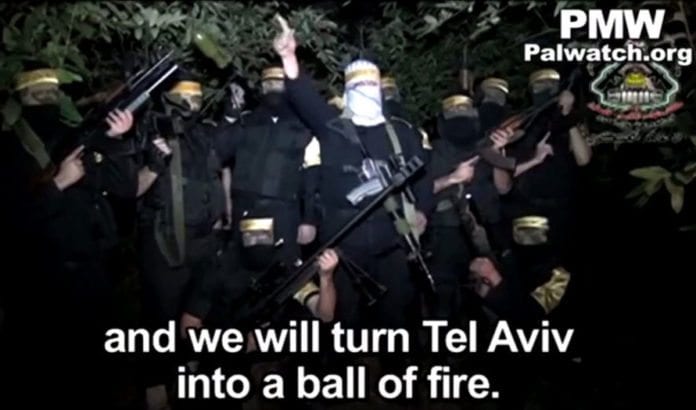 Skjermdump fra YouTube-filmen publisert av Al-Aqsa Martyrbrigader. Filmen er også publisert på Fatahs offisielle Facebook-side, ifølge Palestinian Media Watch. Skjermdump fra YouTube-filmen publisert av Al-Aqsa Martyrbrigader. Filmen er også publisert på Fatahs offisielle Facebook-side, ifølge Palestinian Media Watch.