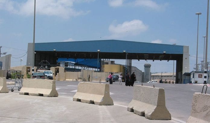 Daglig passerer 40 til 70 palestinere fra Gaza grenseovergangen Eretz for å få behandling på israelske sykehus. Foto: Wikimedia Commons. Daglig passerer 40 til 70 palestinere fra Gaza grenseovergangen Eretz for å få behandling på israelske sykehus. Foto: Wikimedia Commons.