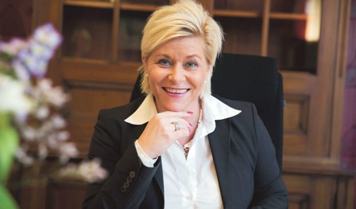Finansminister Siv Jensen varsler en ny stortingsmelding om Oljefondet til våren. Der vil hun Finansminister Siv Jensen varsler en ny stortingsmelding om Oljefondet til våren. Der vil hun