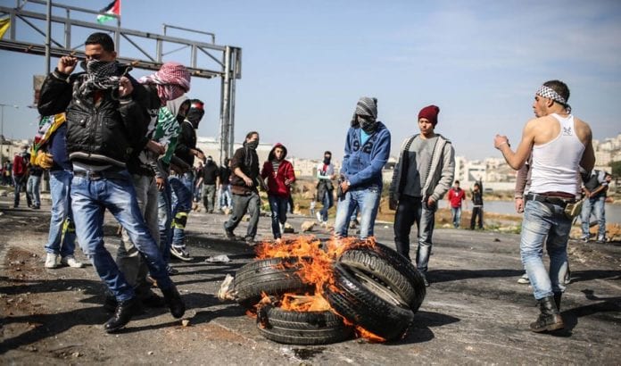 Flere hundre palestinere gjennomførte voldelige demonstrasjoner fredag. Illustrasjonsfoto: The Israel Project / Flickr.com. Flere hundre palestinere gjennomførte voldelige demonstrasjoner fredag. Illustrasjonsfoto: The Israel Project / Flickr.com.