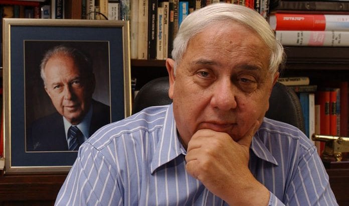 Journalist Eitan Haber analyserer Israels muligheter etter at Hamas og Fatah inngikik avtale. (Foto: Wikimedia Commons.) Journalist Eitan Haber analyserer Israels muligheter etter at Hamas og Fatah inngikik avtale. (Foto: Wikimedia Commons.)