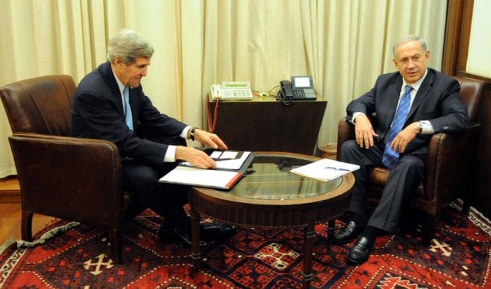 John Kerry samtalte mandag og tirsdag med Benjamin Netanyahu om palestinernes krav. Bildet er fra et møte mellom de to i januar. Foto: U.S. State Department / Flickr.com. John Kerry samtalte mandag og tirsdag med Benjamin Netanyahu om palestinernes krav. Bildet er fra et møte mellom de to i januar. Foto: U.S. State Department / Flickr.com.