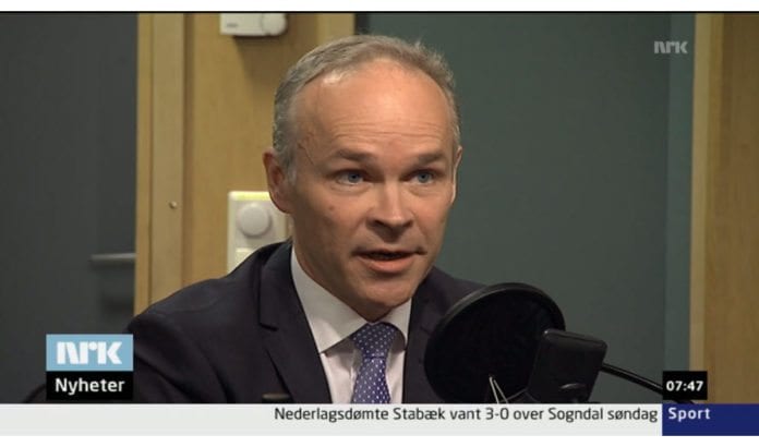 Kommunal- og moderniseringsminister Jan Tore Sanner på NRK nyheter mandag 31. mars 2014. (Skjermdump fra NRK) Kommunal- og moderniseringsminister Jan Tore Sanner på NRK nyheter mandag 31. mars 2014. (Skjermdump fra NRK)