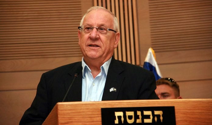 Presidentkandidat Reuven Rivlin har støtte fra statsminister Netanyahu, og er den mest populære kandidaten blant folket. Valget gjennomføres 10. juni. (Foto: Wikimedia Commons.) Presidentkandidat Reuven Rivlin har støtte fra statsminister Netanyahu, og er den mest populære kandidaten blant folket. Valget gjennomføres 10. juni. (Foto: Wikimedia Commons.)