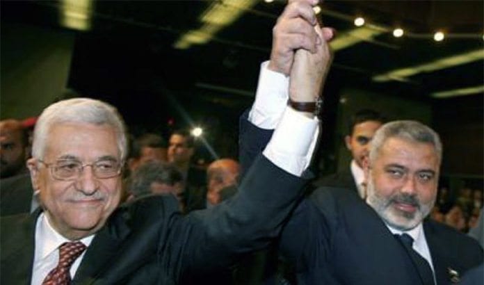 Fatah-leder og PA-president Mahmoud Abbas og Hamas-leder Ismail Haniyeh proklamerer at de vil gå i regjering sammen. (Foto: Skjermdump fra Press TV.) Fatah-leder og PA-president Mahmoud Abbas og Hamas-leder Ismail Haniyeh proklamerer at de vil gå i regjering sammen. (Foto: Skjermdump fra Press TV.)