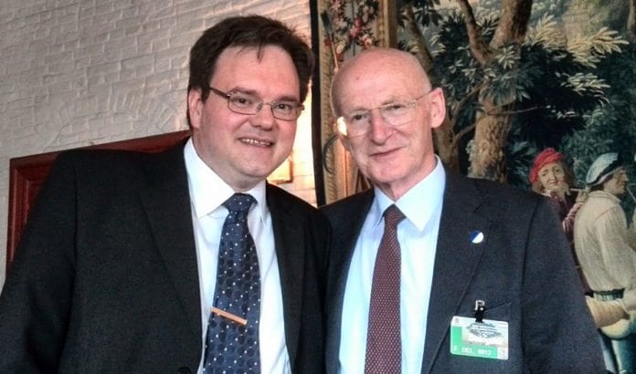 MIFFs styreleder Morten Fjell Rasmussen sammen med Rafi Walden, svigersønn og livlege til Israels president Shimon Peres. (Foto: Privat) MIFFs styreleder Morten Fjell Rasmussen sammen med Rafi Walden, svigersønn og livlege til Israels president Shimon Peres. (Foto: Privat)
