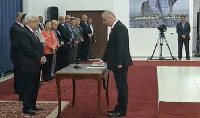 Mahmoud Abbas tar ny palestinsk regjering i ed mandag. (Foto: Skjermdump fra Jerusalem Post web-tv.) Mahmoud Abbas tar ny palestinsk regjering i ed mandag. (Foto: Skjermdump fra Jerusalem Post web-tv.)
