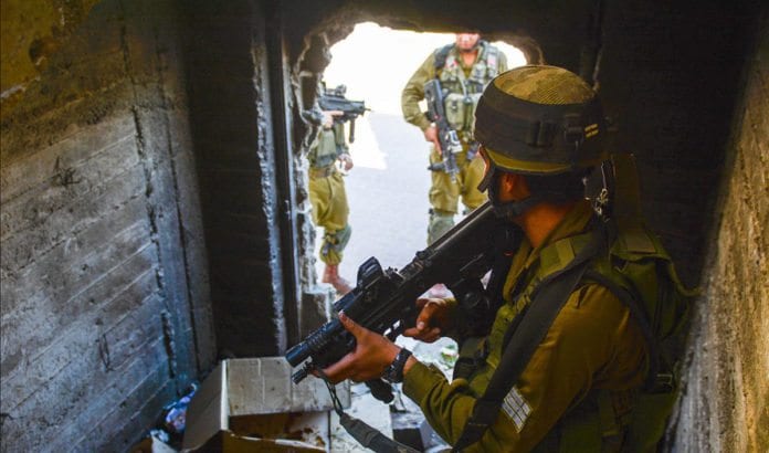 Det mest effektive for å få en slutt på krigen er israelske soldater som rykker inn for å ta Hamas-ledere i sine underjordiske bunkerser, argumenterer Ron Ben-Yishai. (Illustrasjonsfoto: IDF) Det mest effektive for å få en slutt på krigen er israelske soldater som rykker inn for å ta Hamas-ledere i sine underjordiske bunkerser, argumenterer Ron Ben-Yishai. (Illustrasjonsfoto: IDF)