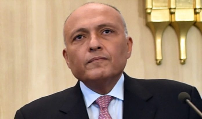 Egypts utenriksminister Sameh Shoukrey sier at ingen ville ha Israel med på givermøtet. (Foto: Wikimedia Commons) Egypts utenriksminister Sameh Shoukrey sier at ingen ville ha Israel med på givermøtet. (Foto: Wikimedia Commons)