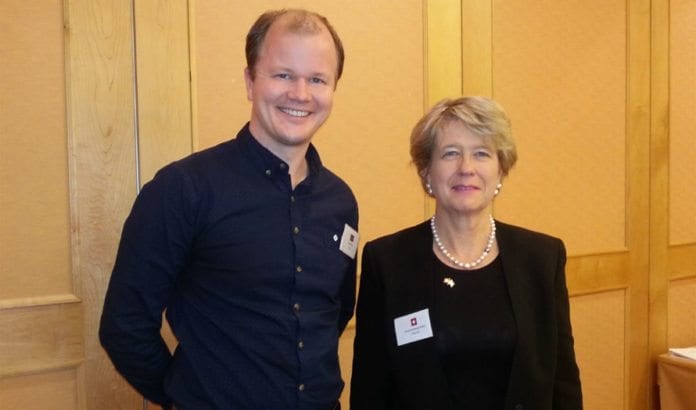 Conrad Myrland, daglig leder i MIFF, og Corina Eichenberger-Walther, parlamentsmedlem i Sveits og president for European Alliance for Israel. (Foto: Bengt-Ove Nordgård) Conrad Myrland, daglig leder i MIFF, og Corina Eichenberger-Walther, parlamentsmedlem i Sveits og president for European Alliance for Israel. (Foto: Bengt-Ove Nordgård)