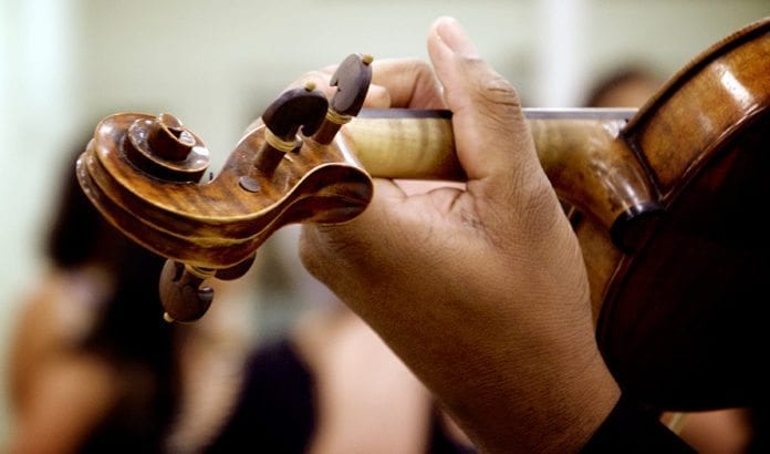 Skrikende, falske toner kommer fra Musikernes fellesorganisasjon. (Illustrasjonsfoto: rafaelsoares, flickr.com) Skrikende, falske toner kommer fra Musikernes fellesorganisasjon. (Illustrasjonsfoto: rafaelsoares, flickr.com)