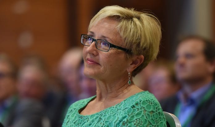 - Senterpartiet vil ikke anerkjenne Palestina før Palestina anerkjenne Israel, sier Liv Signe Navarsete. (Foto: Senterpartiet) - Senterpartiet vil ikke anerkjenne Palestina før Palestina anerkjenne Israel, sier Liv Signe Navarsete. (Foto: Senterpartiet)