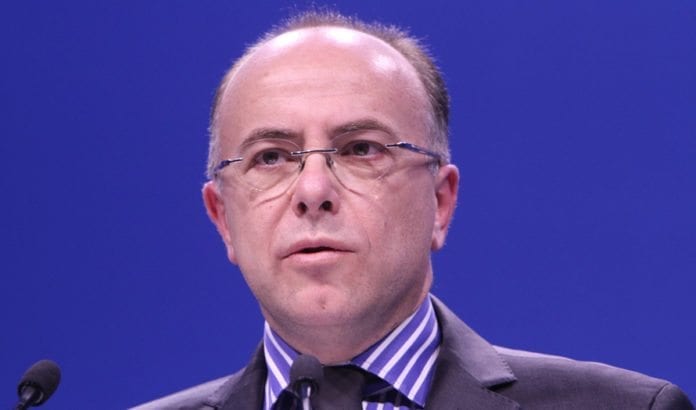 Frankrikes innenriksminister Bernard Cazeneuve bekrefter at ran og voldtekt mandag var antisemittisk motivert. (Foto: Parti Socialiste / Flickr.com) Frankrikes innenriksminister Bernard Cazeneuve bekrefter at ran og voldtekt mandag var antisemittisk motivert. (Foto: Parti Socialiste / Flickr.com)