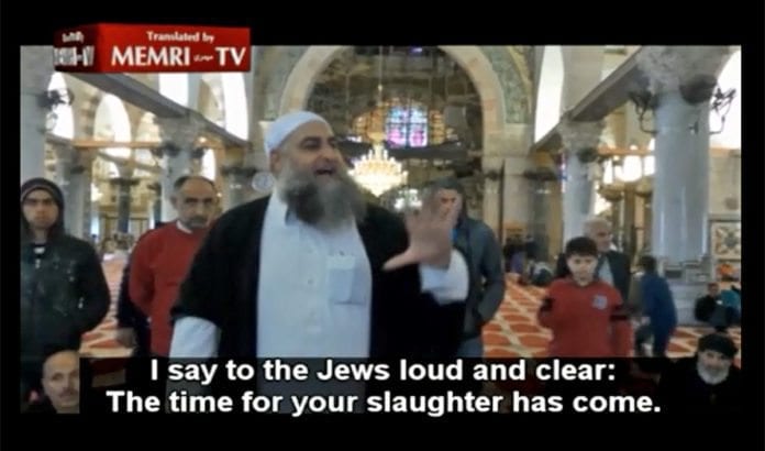 Palestinsk predikant i Klippemoskeen oppfordrer til utryddelse av jødene. (Foto: Skjermdump fra MEMRI TV / YouTube) Palestinsk predikant i Klippemoskeen oppfordrer til utryddelse av jødene. (Foto: Skjermdump fra MEMRI TV / YouTube)