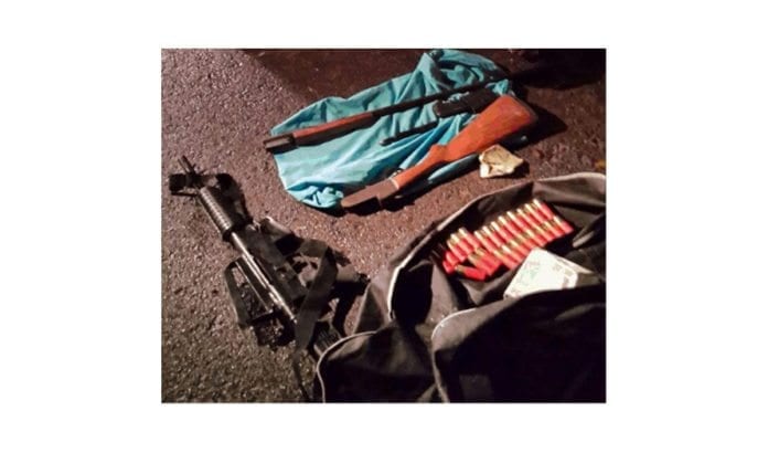 Terroristene som ble arrestert var i besittelse av disse våpnene og bombematerialene. (Foto: Shin Bet) Terroristene som ble arrestert var i besittelse av disse våpnene og bombematerialene. (Foto: Shin Bet)