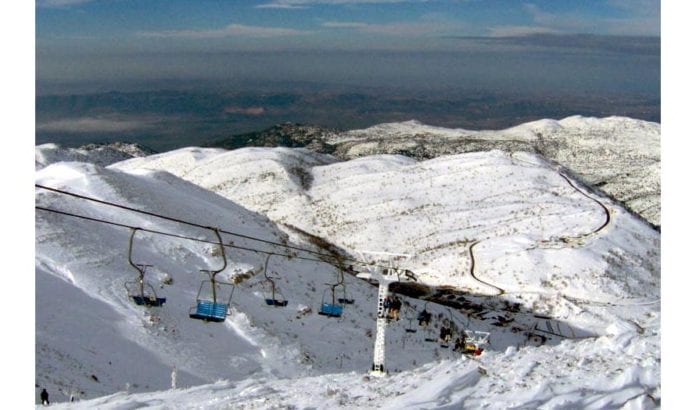 Skisportsanlegget på Hermon-fjellet måtte stenge etter rakettangrep fra Syria i dag. (Illustrasjonsfoto: Wikimedia Commons) Skisportsanlegget på Hermon-fjellet måtte stenge etter rakettangrep fra Syria i dag. (Illustrasjonsfoto: Wikimedia Commons)