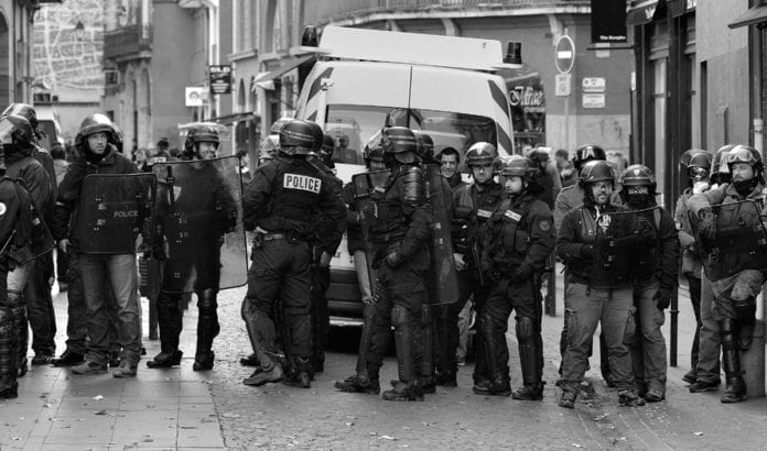 På én uke har fransk politi arrestert minst 70 personer for å gi unnskyldning for terror. (Illustrasjonsfoto fra november 2014: Patrick Subotkiewiez, flickr) På én uke har fransk politi arrestert minst 70 personer for å gi unnskyldning for terror. (Illustrasjonsfoto fra november 2014: Patrick Subotkiewiez, flickr)