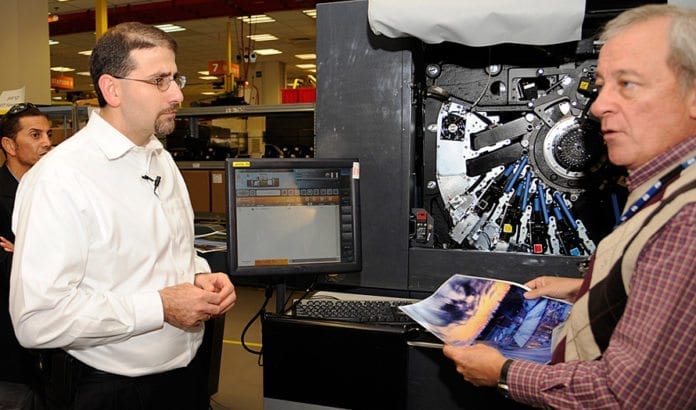 USAs ambassadør til Israel Daniel Shapiro på besøk hos HPs produksjonsanlegg i Kiryat Gat i Israel. Her utvikles avanserte printere som også brukes i det norske markedet. (Foto: US Embassy Tel Aviv, flickr) USAs ambassadør til Israel Daniel Shapiro på besøk hos HPs produksjonsanlegg i Kiryat Gat i Israel. Her utvikles avanserte printere som også brukes i det norske markedet. (Foto: US Embassy Tel Aviv, flickr)
