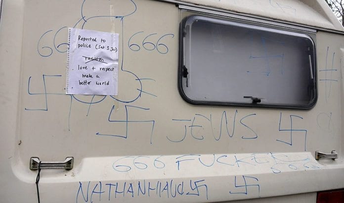 Graffiti med antisemittisk budskap fotografert i London 7. januar i år. (Foto: Alan Denney / Flickr.com / CC) Graffiti med antisemittisk budskap fotografert i London 7. januar i år. (Foto: Alan Denney / Flickr.com / CC)