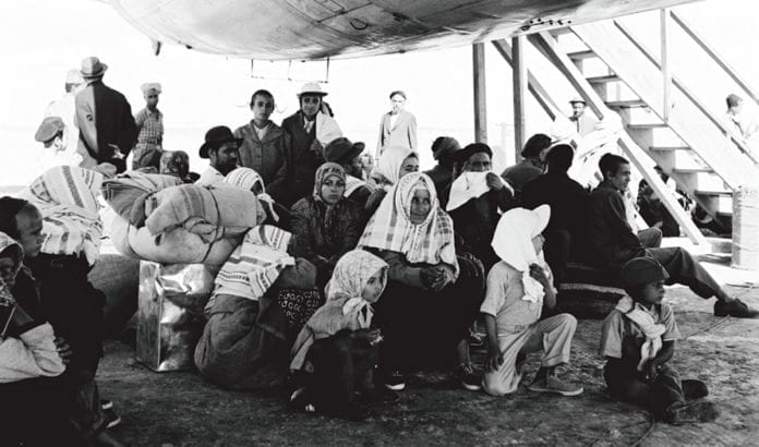 Etter at Israel ble opprettet, ble hundretusenvis av jøder jaget ut av den arabiske verden. Bildet viser jødiske flyktninger fra Jemen i 1949. Etter at Israel ble opprettet, ble hundretusenvis av jøder jaget ut av den arabiske verden. Bildet viser jødiske flyktninger fra Jemen i 1949.