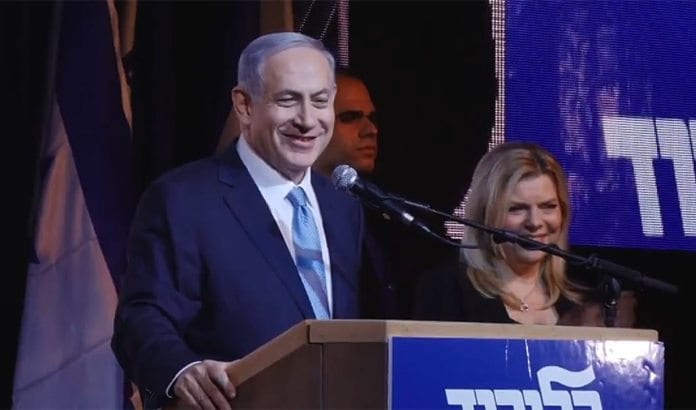 Netanyahu erklærer seier på Likuds valgvake. (Foto: Skjermdump fra video på Netanyahus Facebook-side) Netanyahu erklærer seier på Likuds valgvake. (Foto: Skjermdump fra video på Netanyahus Facebook-side)