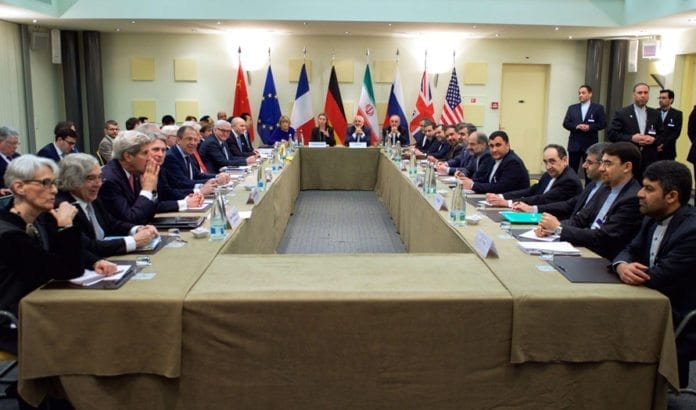 Atomforhandlinger mellom P5+1 og Iran mandag 30. mars 2015 i Lausanne, Sveits. (Foto: Det amerikanske utenriksdepartementet / Flickr.com) Atomforhandlinger mellom P5+1 og Iran mandag 30. mars 2015 i Lausanne, Sveits. (Foto: Det amerikanske utenriksdepartementet / Flickr.com)