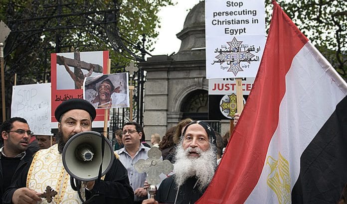 Koptiske kristne i Irland demonstrerer til støtte for sine kristne brødre i Egypt. (Illustrasjonsfoto: Tomasz Szustek, flickr) Koptiske kristne i Irland demonstrerer til støtte for sine kristne brødre i Egypt. (Illustrasjonsfoto: Tomasz Szustek, flickr)
