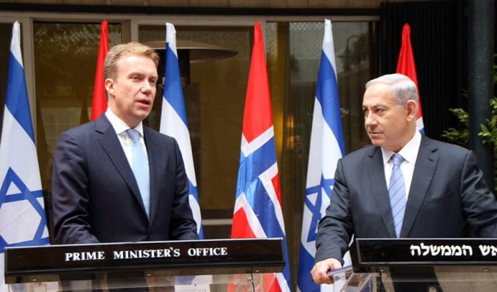 Utenriksminister Børge Brende og statsminister Benjamin Netanyahu i Jerusalem 8. januar 2015. (Foto: Kristin Enstad, UD) Utenriksminister Børge Brende og statsminister Benjamin Netanyahu i Jerusalem 8. januar 2015. (Foto: Kristin Enstad, UD)