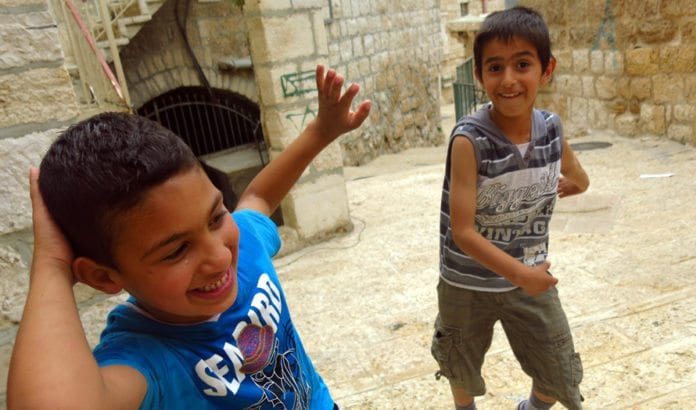 Palestinske barn blir opplært til å se for seg en framtid uten Israel. (Illustrasjonsfoto: Amre, flickr) Palestinske barn blir opplært til å se for seg en framtid uten Israel. (Illustrasjonsfoto: Amre, flickr)