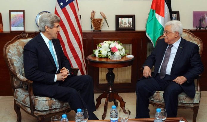 John Kerry får kritikk for å true med John Kerry får kritikk for å true med