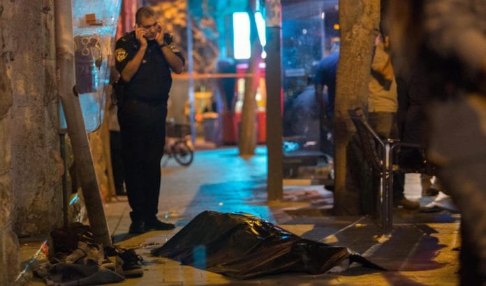 14. oktober angrep en ung palestiner en 70 år gammel israelsk kvinne med kniv like ved sentralbuss-stasjonen i Jerusalem. - Det er ondskap, skriver Bret Stephens. (Foto: Flash90) 14. oktober angrep en ung palestiner en 70 år gammel israelsk kvinne med kniv like ved sentralbuss-stasjonen i Jerusalem. - Det er ondskap, skriver Bret Stephens. (Foto: Flash90)