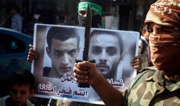 Etter terrorangrepet mot synagogen i Har Nof ble massakren feiret i gatene på Gaza-stripen. (Foto: Abed Rahim Khatib, Flash90) Etter terrorangrepet mot synagogen i Har Nof ble massakren feiret i gatene på Gaza-stripen. (Foto: Abed Rahim Khatib, Flash90)
