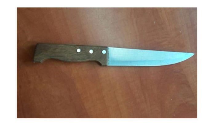 Kniven som ble beslaglagt på den arresterte gutten i Hebron fredag 20. november. (Foto: Det israelske politiet) Kniven som ble beslaglagt på den arresterte gutten i Hebron fredag 20. november. (Foto: Det israelske politiet)