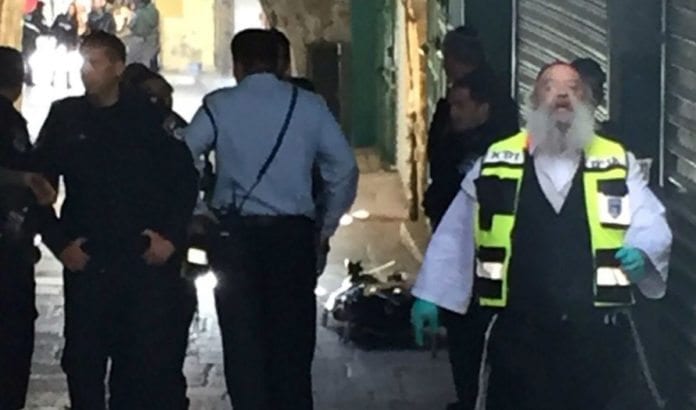 Åstedet for knivangrepet ved Damaskus-porten i Jerusalem søndag 29. november. (Foto: Det israelske politiet) Åstedet for knivangrepet ved Damaskus-porten i Jerusalem søndag 29. november. (Foto: Det israelske politiet)