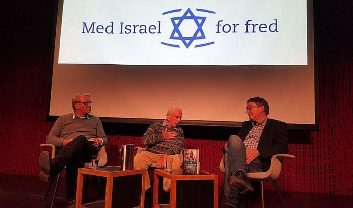 Fra venstre John Solsvik, Jakov Adler og Svein Andersen fra Hermon forlag. (Foto: Kjetil Ravn Hansen, MIFF) Fra venstre John Solsvik, Jakov Adler og Svein Andersen fra Hermon forlag. (Foto: Kjetil Ravn Hansen, MIFF)
