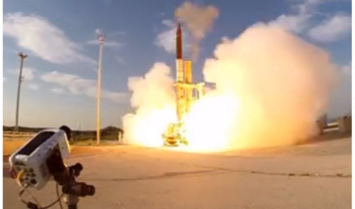 Avfyring av Arrow 3 torsdag 10. desember 2015. (Skjermdump av film publisert av Israels forsvarsdepartement) Avfyring av Arrow 3 torsdag 10. desember 2015. (Skjermdump av film publisert av Israels forsvarsdepartement)