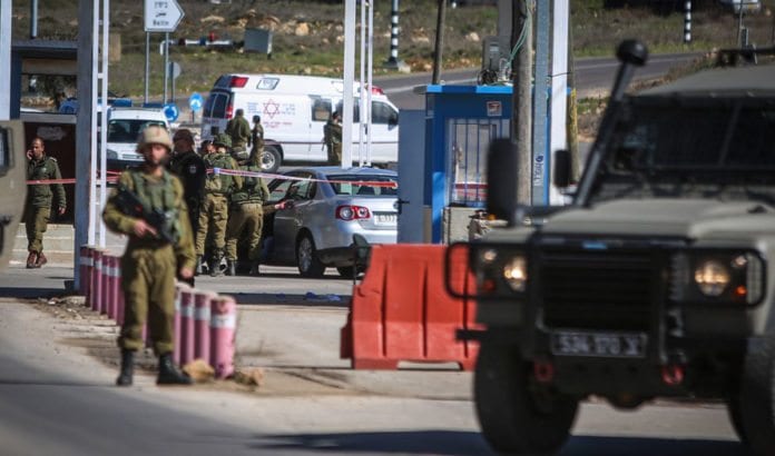Her ble tre israelske soldater skutt av et medlem av de palestinske sikkerhetsstyrkene søndag 31. januar 2016. (Foto: Flash90) Her ble tre israelske soldater skutt av et medlem av de palestinske sikkerhetsstyrkene søndag 31. januar 2016. (Foto: Flash90)