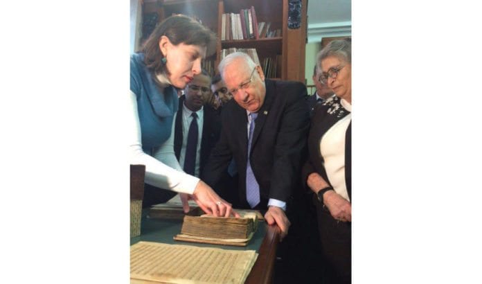 President Reuven Rivlin besøkte et russisk museum med tusener av gamle hebraiske manuskripter. (Foto: Rivlins Facebook-side) President Reuven Rivlin besøkte et russisk museum med tusener av gamle hebraiske manuskripter. (Foto: Rivlins Facebook-side)