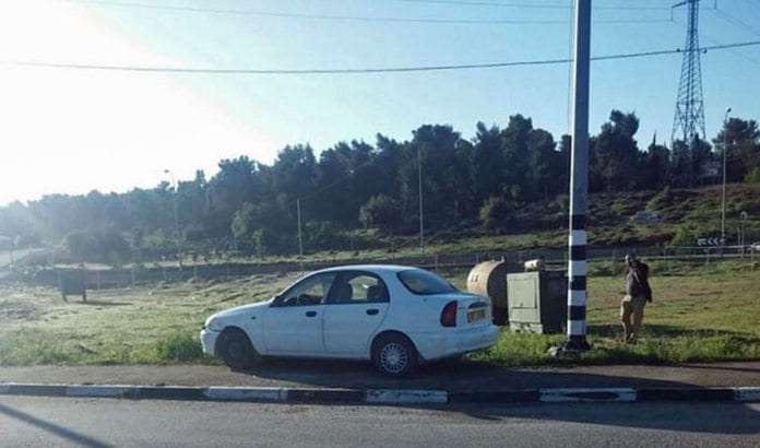 Denne bilen ble brukt til å kjøre på israelske soldater i et angrep fredag 5. mars 2016. (Foto: Israel Hatzolah / Twitter) Denne bilen ble brukt til å kjøre på israelske soldater i et angrep fredag 5. mars 2016. (Foto: Israel Hatzolah / Twitter)