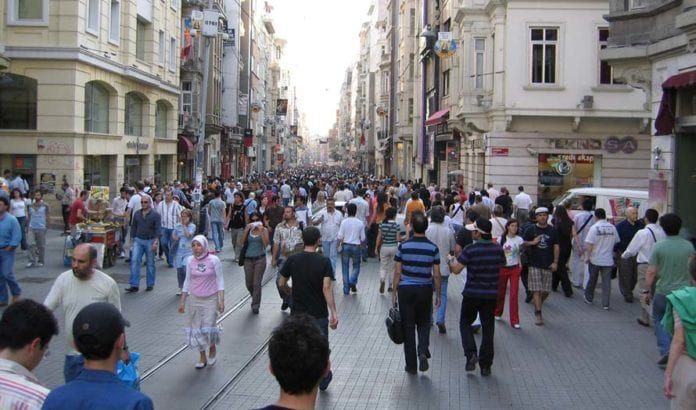 Istiklal-gaten i Istanbul, hvor en selvmordsbomber fra IS angrep en gruppe israelske turister 19. mars. (Illustrasjonsfoto: Wikimedia Commons) Istiklal-gaten i Istanbul, hvor en selvmordsbomber fra IS angrep en gruppe israelske turister 19. mars. (Illustrasjonsfoto: Wikimedia Commons)