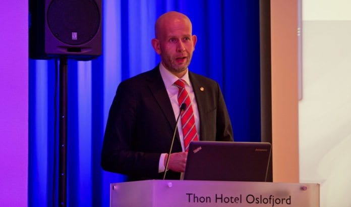 Olje- og energiminister Tord Lien besøkte MIFFs konferanse fredag 15. april 2016. (Foto: Tor-Bjørn Nordgaard) Olje- og energiminister Tord Lien besøkte MIFFs konferanse fredag 15. april 2016. (Foto: Tor-Bjørn Nordgaard)