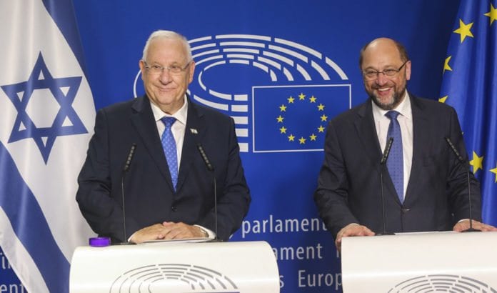 Israels president Reuven Rivlin sammen med Europa-parlamentets president Martin Schulz onsdag 22. juni 2016. (Foto: EU2016 / Europa-parlamentet / Flickr.com / CC) Israels president Reuven Rivlin sammen med Europa-parlamentets president Martin Schulz onsdag 22. juni 2016. (Foto: EU2016 / Europa-parlamentet / Flickr.com / CC)