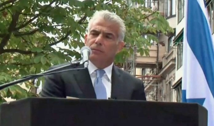 Den israelske toppolitikeren Yair Lapid talte på Israel-markering i Stockholm søndag 28. august 2016. (Foto: Skjermdump fra video på Ynetnews.com) Den israelske toppolitikeren Yair Lapid talte på Israel-markering i Stockholm søndag 28. august 2016. (Foto: Skjermdump fra video på Ynetnews.com)