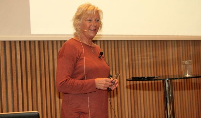 Astrid Salvesen Shwartz holdt foredrag om sine 30 år i Israel på MIFF Forum 2016. (Foto: Tor-Bjørn Nordgaard) Astrid Salvesen Shwartz holdt foredrag om sine 30 år i Israel på MIFF Forum 2016. (Foto: Tor-Bjørn Nordgaard)